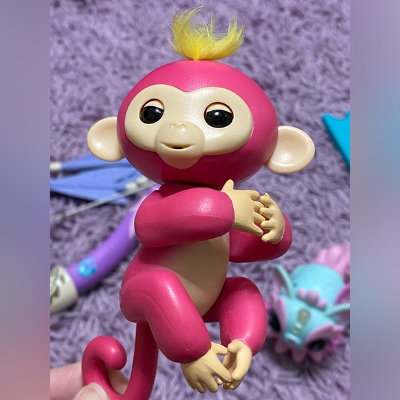 Fingerlings - Interactive Baby Monkey - Bella & - Picture 6 of 17